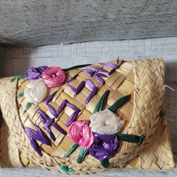 Handwoven Raffia Crossbody Bag & Clutch Set With Floral Design - Picture 4 of 12